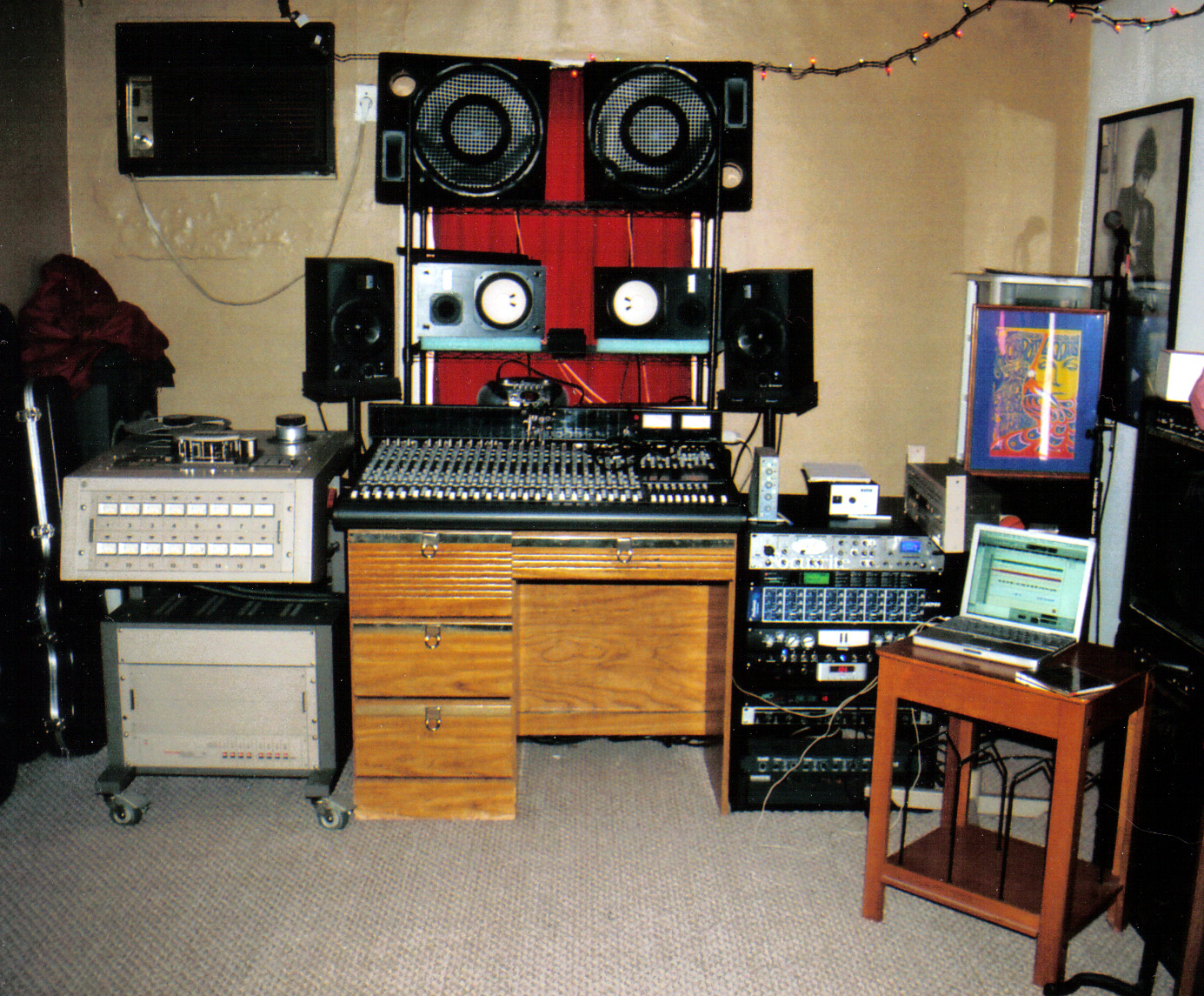 studio (712K)